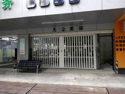 wjdh:city}新風采汽車裝飾美容小折疊門